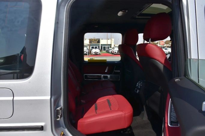 Новый Mercedes-Benz G-Class AMG 63 AMG II (W465) Рестайлинг, 4.0 л, 2025 в Шардже от Alfaris Used Cars Белый цвет. Other | AUTO.AE