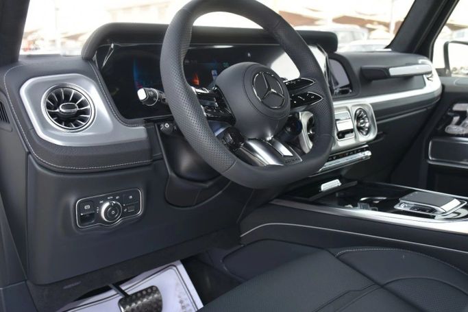 Новый Mercedes-Benz G-Class AMG 63 AMG II (W465) Рестайлинг, 4.0 л, 2025 в Шардже от Alfaris Used Cars Белый цвет. Other | AUTO.AE