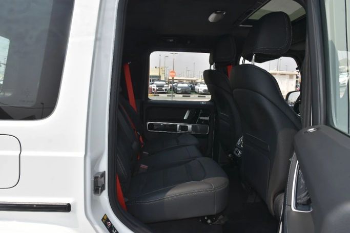 Новый Mercedes-Benz G-Class AMG 63 AMG II (W465) Рестайлинг, 4.0 л, 2025 в Шардже от Alfaris Used Cars Белый цвет. Other | AUTO.AE