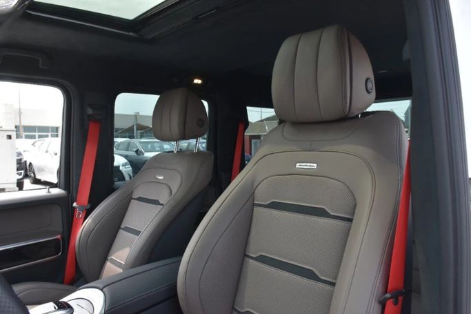 Подержанный Mercedes-Benz G-Class AMG 63 AMG II (W463), 4.0 л, 2024 в Шардже от Alfaris Used Cars Белый цвет. Other | AUTO.AE