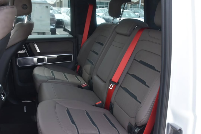 Подержанный Mercedes-Benz G-Class AMG 63 AMG II (W463), 4.0 л, 2024 в Шардже от Alfaris Used Cars Белый цвет. Other | AUTO.AE