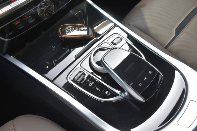 Подержанный Mercedes-Benz G-Class AMG 63 AMG II (W463), 4.0 л, 2024 в Шардже от Alfaris Used Cars Белый цвет. Other | AUTO.AE