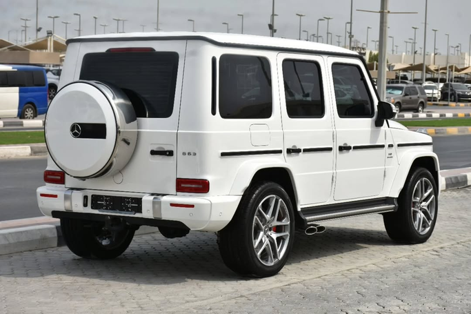 Подержанный Mercedes-Benz G-Class AMG 63 AMG II (W463), 4.0 л, 2024 в Шардже от Alfaris Used Cars Белый цвет. Other | AUTO.AE