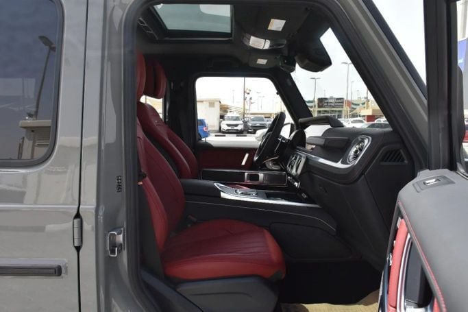 Новый Mercedes-Benz G-Class AMG 63 AMG II (W465) Рестайлинг, 4.0 л, 2025 в Шардже от Alfaris Used Cars Серый цвет. Other | AUTO.AE