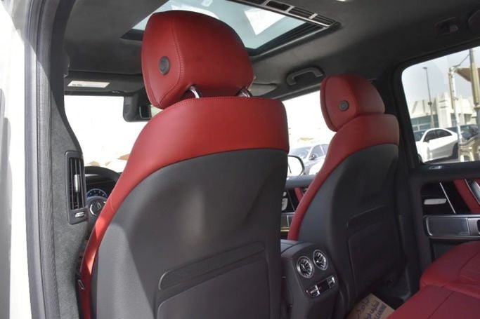 Новый Mercedes-Benz G-Class AMG 63 AMG II (W465) Рестайлинг, 4.0 л, 2025 в Шардже от Alfaris Used Cars Серый цвет. Other | AUTO.AE