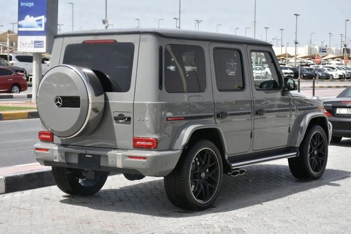 Новый Mercedes-Benz G-Class AMG 63 AMG II (W465) Рестайлинг, 4.0 л, 2025 в Шардже от Alfaris Used Cars Серый цвет. Other | AUTO.AE