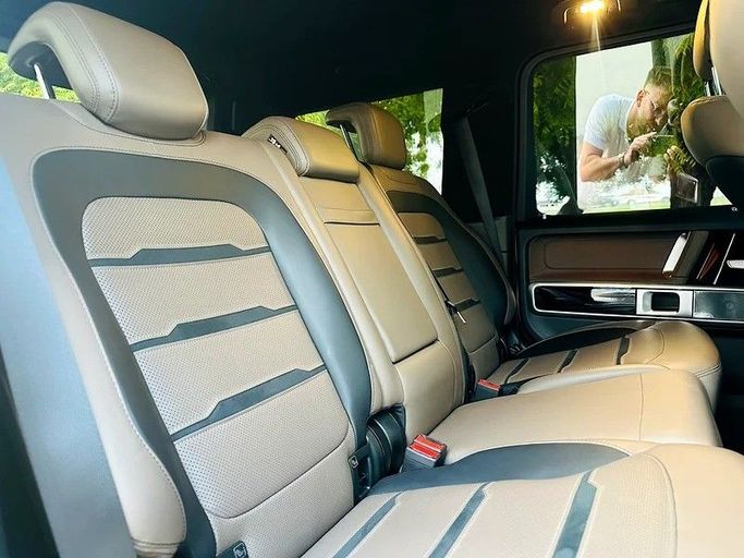 Подержанный Mercedes-Benz G-Class AMG 63 AMG II (W463), 4.0 л, 2021 в Шардже от Taj Al Sultan Used Cars Белый цвет. Японская | AUTO.AE