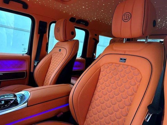 Подержанный Mercedes-Benz G-Class AMG 63 AMG II (W463), 4.0 л, 2021 в Шардже от Taj Al Sultan Used Cars Черный цвет. Японская | AUTO.AE