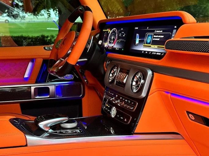 Подержанный Mercedes-Benz G-Class AMG 63 AMG II (W463), 4.0 л, 2021 в Шардже от Taj Al Sultan Used Cars Черный цвет. Японская | AUTO.AE