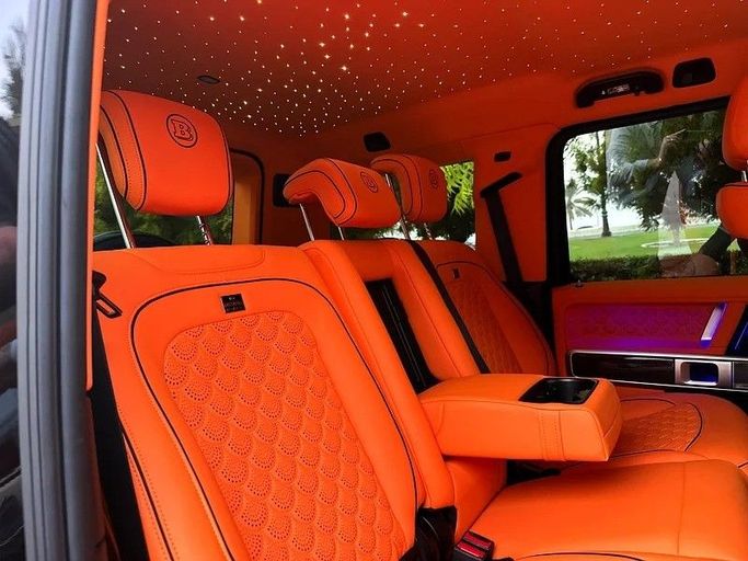 Подержанный Mercedes-Benz G-Class AMG 63 AMG II (W463), 4.0 л, 2021 в Шардже от Taj Al Sultan Used Cars Черный цвет. Японская | AUTO.AE