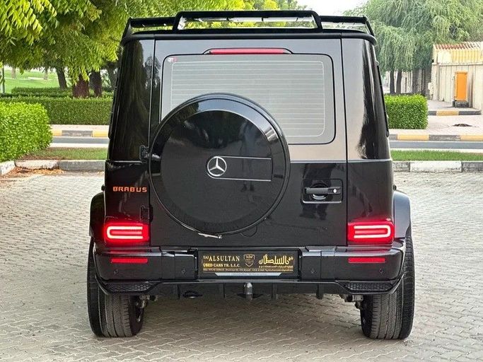 Подержанный Mercedes-Benz G-Class AMG 63 AMG II (W463), 4.0 л, 2021 в Шардже от Taj Al Sultan Used Cars Черный цвет. Японская | AUTO.AE