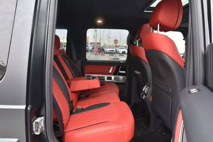 Подержанный Mercedes-Benz G-Class AMG 63 AMG II (W463), 4.0 л, 2022 в Шардже от Alfaris Used Cars Черный цвет. Other | AUTO.AE