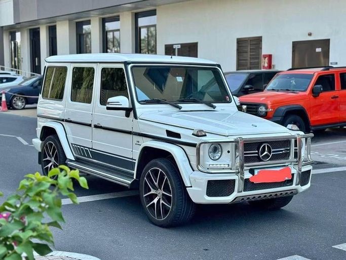 Подержанный Mercedes-Benz G-Class AMG 63 AMG I (W463) Рестайлинг 3, 5.5 л, 2016 в Шардже от Al Ashiqa Used Cars Белый цвет.  | AUTO.AE