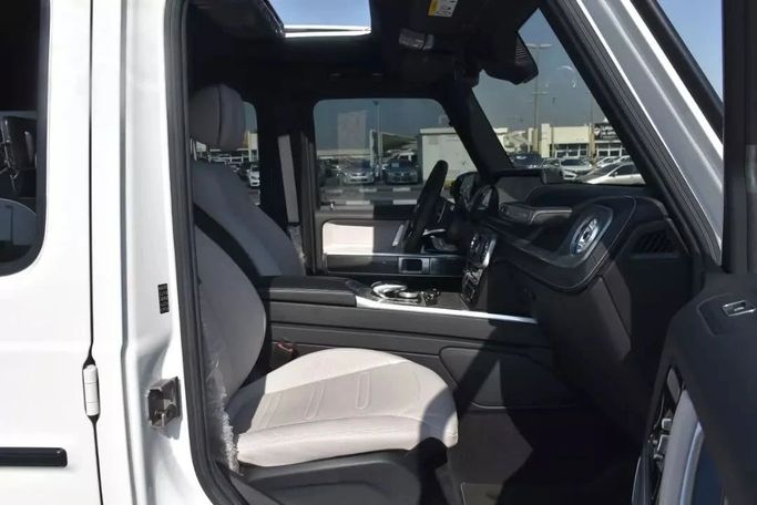 Used Mercedes-Benz G-Class 500 III (W463), 4.0 l, 2020 in Sharjah by Alfaris Used Cars, White color. Other | AUTO.AE