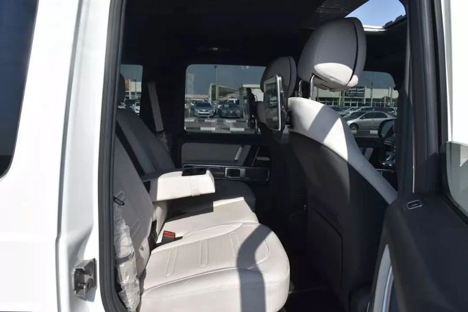 Used Mercedes-Benz G-Class 500 III (W463), 4.0 l, 2020 in Sharjah by Alfaris Used Cars, White color. Other | AUTO.AE