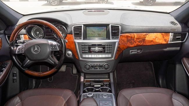 Подержанный Mercedes-Benz GL-Class 500 II (X166), 4.7 л, 2015 в Шардже от Alnujoom Al Malakiah Used Cars Белый цвет. GCC | AUTO.AE