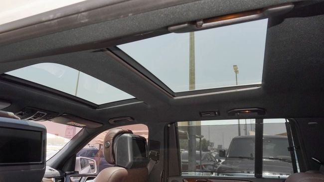 Подержанный Mercedes-Benz GL-Class 500 II (X166), 4.7 л, 2015 в Шардже от Alnujoom Al Malakiah Used Cars Белый цвет. GCC | AUTO.AE