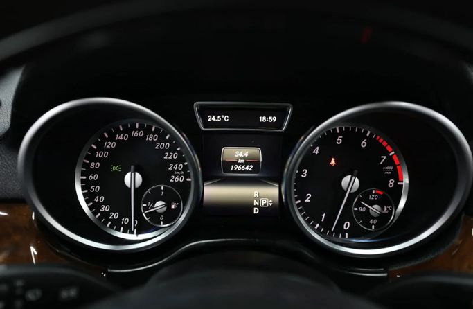 Used Mercedes-Benz GL-Class 500 II (X166), 4.7 l, 2016 in Sharjah by Al Qassem Cars Trading, White color. GCC Specs | AUTO.AE