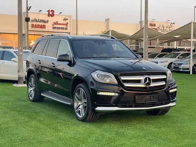 Подержанный Mercedes-Benz GL-Class 500 II (X166), 4.7 л, 2015 в Шардже от Badar Used Cars Черный цвет.  | AUTO.AE