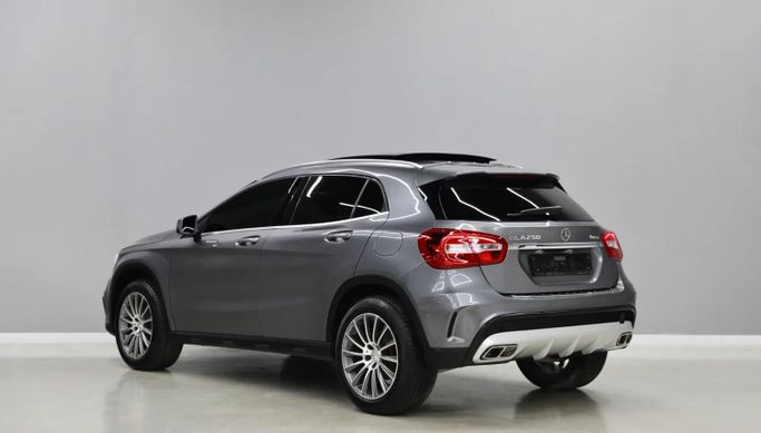 Подержанный Mercedes-Benz GLA 220 I (X156) Рестайлинг, 2.0 л, 2020 в Шардже от Al Qassem Cars Trading Серебристый цвет. Американская | AUTO.AE