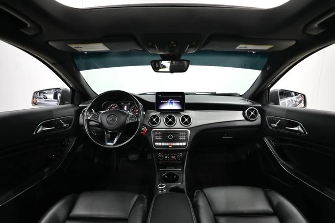 Подержанный Mercedes-Benz GLA 220 I (X156) Рестайлинг, 2.0 л, 2020 в Шардже от Al Qassem Cars Trading Серебристый цвет. Американская | AUTO.AE