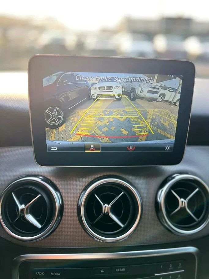 Подержанный Mercedes-Benz GLA 250 II (H247), 2.0 л, 2020 в Шардже от Karkuk Used Cars Серебристый цвет. Канадская | AUTO.AE