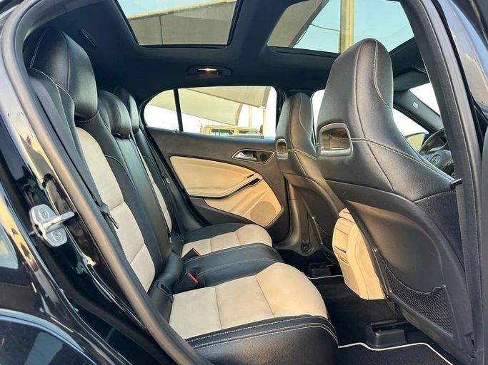 Подержанный Mercedes-Benz GLA 250 I (X156), 2.0 л, 2016 в Шардже от Al Hashal Used Cars Черный цвет. GCC | AUTO.AE