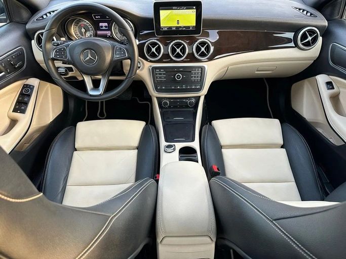 Подержанный Mercedes-Benz GLA 250 I (X156), 2.0 л, 2016 в Шардже от Al Hashal Used Cars Черный цвет. GCC | AUTO.AE