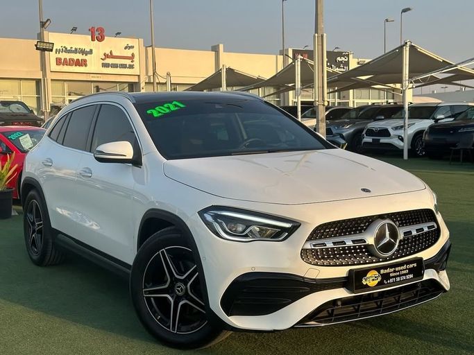 Подержанный Mercedes-Benz GLA 200 II (H247), 1.3 л, 2021 в Шардже от Badar Used Cars Белый цвет.  | AUTO.AE