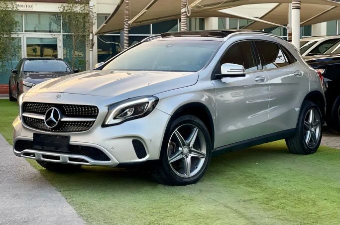 Новый Mercedes-Benz GLA 250 I (X156) Рестайлинг, 2.0 л, 2018 в Шардже от Walid Kahat Серебристый цвет. Американская | AUTO.AE