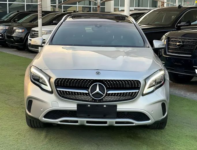 Подержанный Mercedes-Benz GLA 250 I (X156) Рестайлинг, 2.0 л, 2018 в Шардже от Walid Kahat Серебристый цвет. Американская | AUTO.AE | Объявление #273045