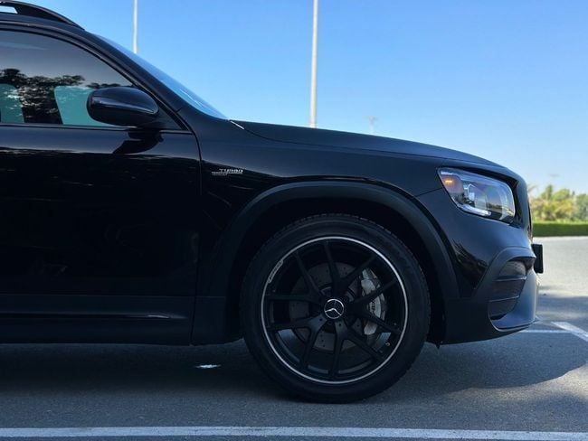 Подержанный Mercedes-Benz GLB AMG 35 AMG I (X247), 2.0 л, 2022 в Шардже от Berlin Used Cars Черный цвет. Американская | AUTO.AE