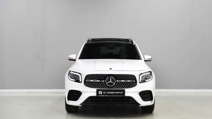 Подержанный Mercedes-Benz GLB 250 I (X247), 2.0 л, 2021 в Шардже от Al Qassem Cars Trading Белый цвет. Корейская | AUTO.AE
