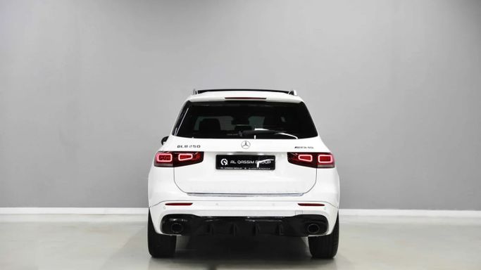Подержанный Mercedes-Benz GLB 250 I (X247), 2.0 л, 2021 в Шардже от Al Qassem Cars Trading Белый цвет. Корейская | AUTO.AE
