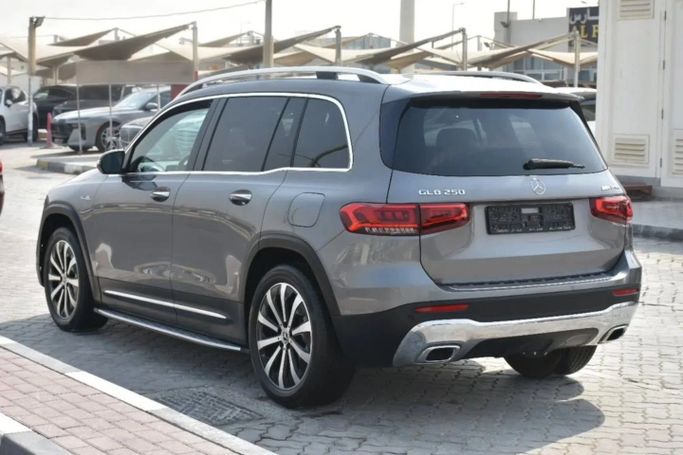 Used Mercedes-Benz GLB 250 I (X247), 2.0 l, 2020 in Sharjah by Alfaris Used Cars, Silver color. Other | AUTO.AE