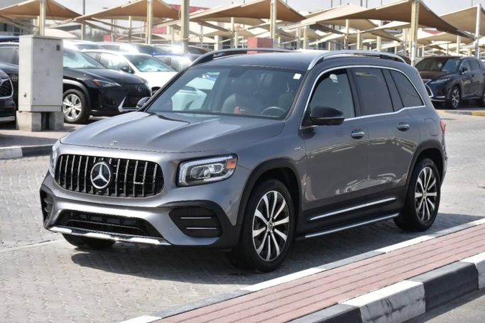 Подержанный Mercedes-Benz GLB 250 I (X247), 2.0 л, 2020 в Шардже от Alfaris Used Cars Серебристый цвет. Other | AUTO.AE