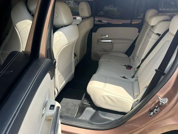 Подержанный Mercedes-Benz GLB 250 I (X247), 2.0 л, 2022 в Шардже от Alnawras Cars Бронзовый цвет.  | AUTO.AE