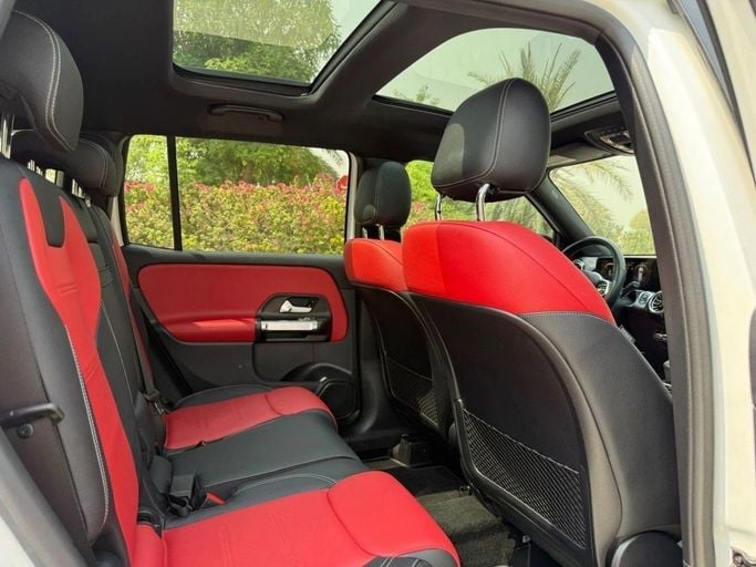Подержанный Mercedes-Benz GLB 250 I (X247), 2.0 л, 2022 в Шардже от Alnawras Cars Белый цвет.  | AUTO.AE