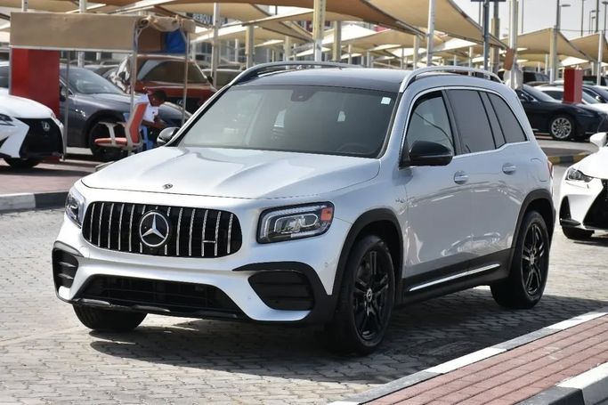 Подержанный Mercedes-Benz GLB 250 I (X247), 2.0 л, 2020 в Шардже от Alfaris Used Cars Серебристый цвет. Other | AUTO.AE