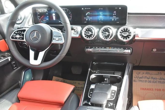 Подержанный Mercedes-Benz GLB 250 I (X247), 2.0 л, 2020 в Шардже от Alfaris Used Cars Серебристый цвет. Other | AUTO.AE