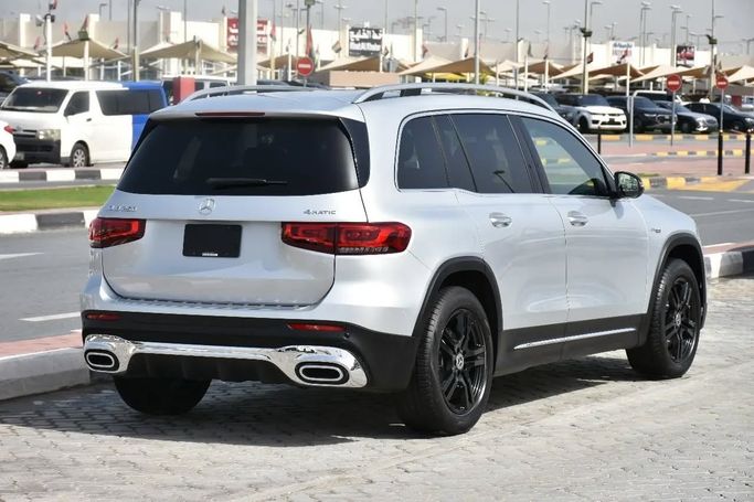 Подержанный Mercedes-Benz GLB 250 I (X247), 2.0 л, 2020 в Шардже от Alfaris Used Cars Серебристый цвет. Other | AUTO.AE