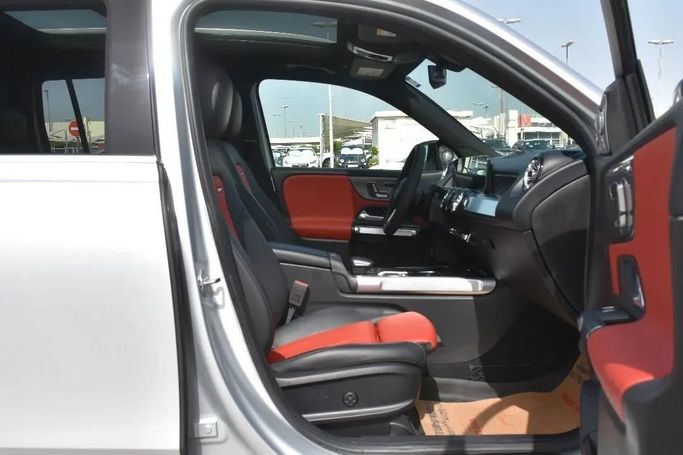 Подержанный Mercedes-Benz GLB 250 I (X247), 2.0 л, 2020 в Шардже от Alfaris Used Cars Серебристый цвет. Other | AUTO.AE