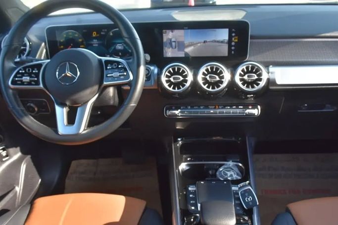 Подержанный Mercedes-Benz GLB 250 I (X247), 2.0 л, 2021 в Шардже от Alfaris Used Cars Серый цвет. Other | AUTO.AE