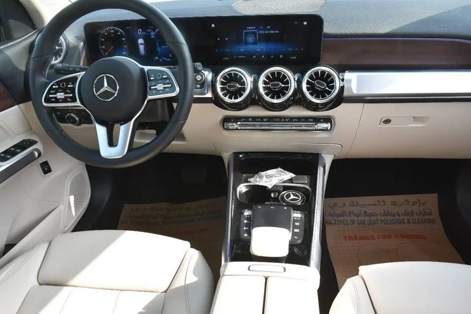 Подержанный Mercedes-Benz GLB 250 I (X247) Рестайлинг, 2.0 л, 2023 в Шардже от Alfaris Used Cars Белый цвет.  | AUTO.AE