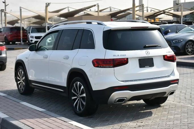 Подержанный Mercedes-Benz GLB 250 I (X247) Рестайлинг, 2.0 л, 2023 в Шардже от Alfaris Used Cars Белый цвет.  | AUTO.AE