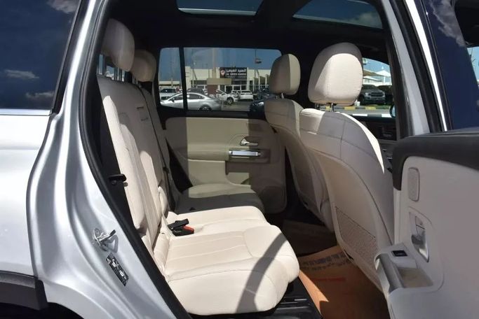 Used Mercedes-Benz GLB 250 I (X247), 2.0 l, 2020 in Sharjah by Alfaris Used Cars, Silver color. Other | AUTO.AE