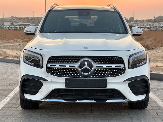 مستعملة ⁦Mercedes-Benz GLB 220 I (X247)، 2.0 l، 2021⁩ في في الإمارات, الشارقة من Al Hashal Used Cars، اللون أبيض. مواصفات الخليج | AUTO.AE | إعلان #289658