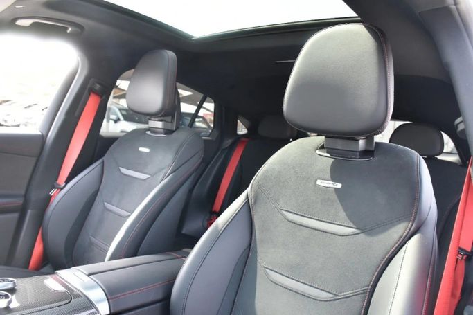 Подержанный Mercedes-Benz GLC AMG 43 AMG II (X254), 2.0 л, 2024 в Шардже от Alfaris Used Cars Белый цвет. Other | AUTO.AE