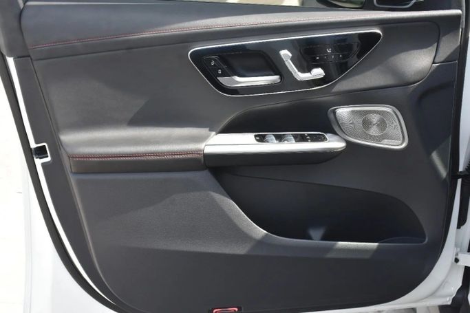 Подержанный Mercedes-Benz GLC AMG 43 AMG II (X254), 2.0 л, 2024 в Шардже от Alfaris Used Cars Белый цвет. Other | AUTO.AE