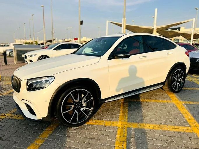 Подержанный Mercedes-Benz GLC AMG 43 AMG I (X253) Рестайлинг, 3.0 л, 2019 в Шардже от Karkuk Used Cars Белый цвет. Канадская | AUTO.AE